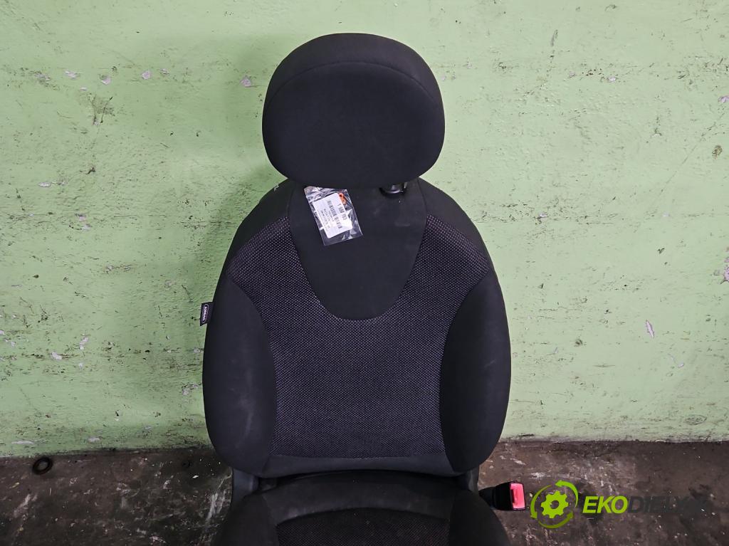 Mini One II 2006-2013 1.6 16V 120 hp manual 88 kW 1598 cm3 3- Sedadlo pravý  (Sedadlo)
