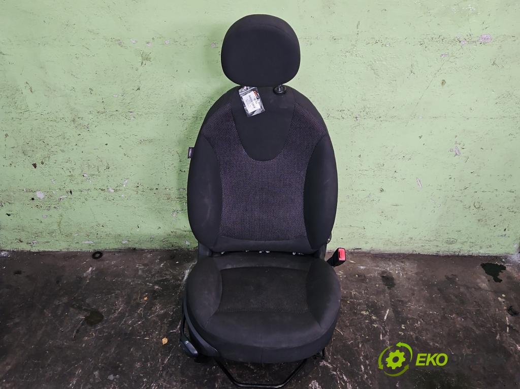 Mini One II 2006-2013 1.6 16V 120 hp manual 88 kW 1598 cm3 3- Sedadlo pravý  (Sedadlo)