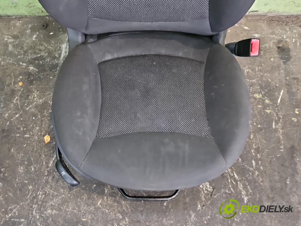 Mini One II 2006-2013 1.6 16V 120 hp manual 88 kW 1598 cm3 3- Sedadlo pravý  (Sedadlo)