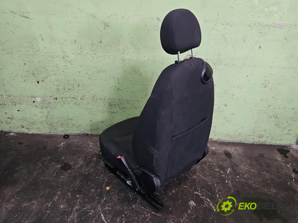 Mini One II 2006-2013 1.6 16V 120 hp manual 88 kW 1598 cm3 3- Sedadlo pravý  (Sedadlo)