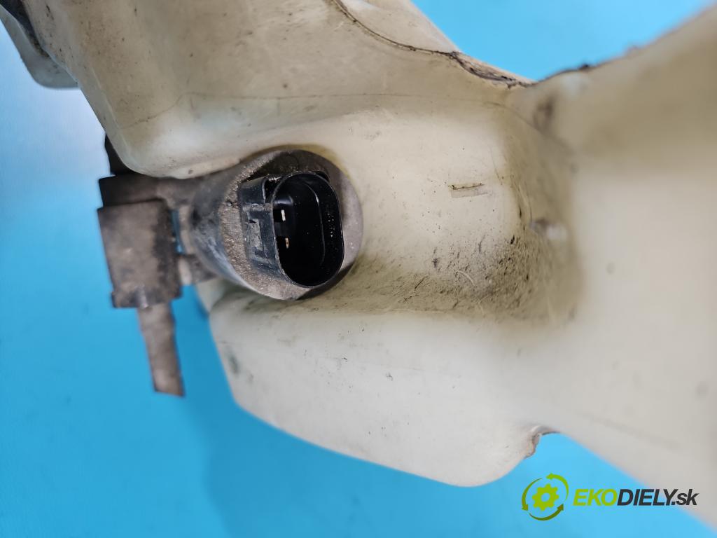 Mini One II 2006-2013 1.6 16V 120 hp manual 88 kW 1598 cm3 3- nádržka tekutina: ostřikovačů 71571295