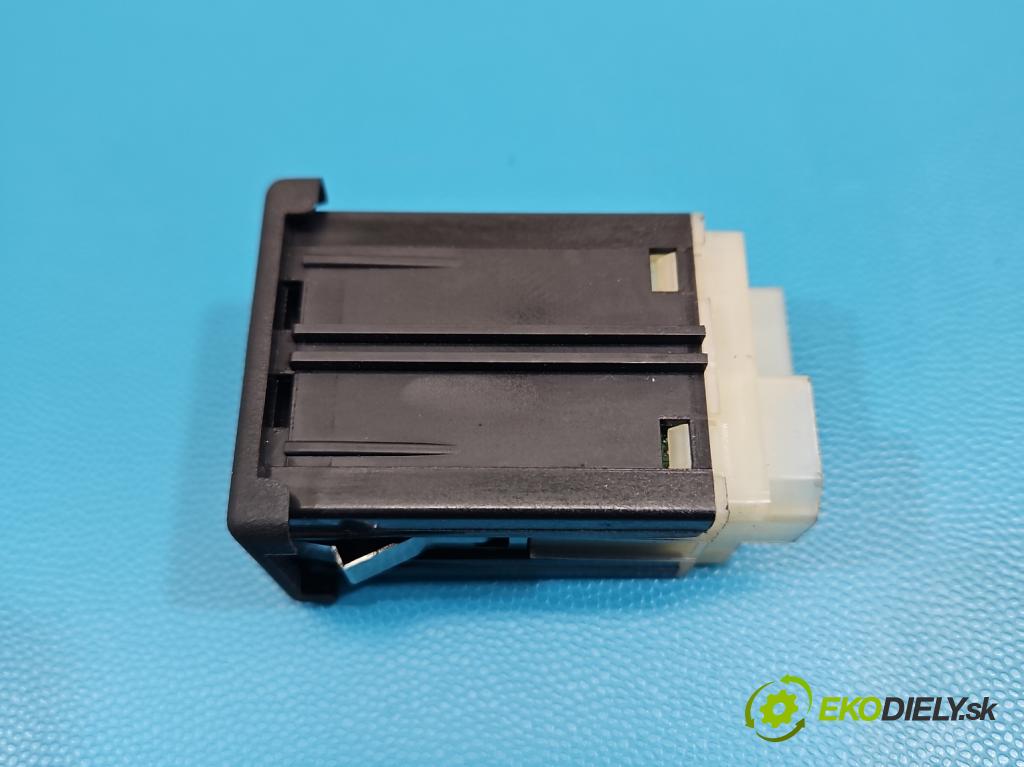 Opel Insignia A 2008-2017 2.0 cdti 131 HP manual 96 kW 1956 cm3 5- zásuvka USB 20868796