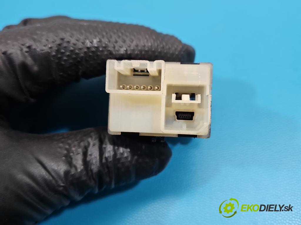 Opel Insignia A 2008-2017 2.0 cdti 131 HP manual 96 kW 1956 cm3 5- zásuvka USB 20868796