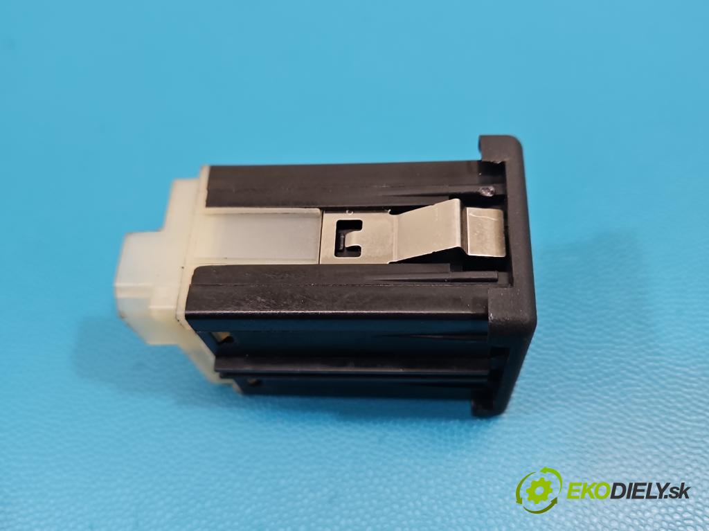 Opel Insignia A 2008-2017 2.0 cdti 131 HP manual 96 kW 1956 cm3 5- zásuvka USB 20868796