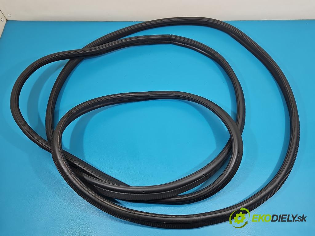 Renault Trafic III 2014 - 2.0 dci 150 hp manual 110 kW 1997 cm3 5- Těsnění: kufrových dveří