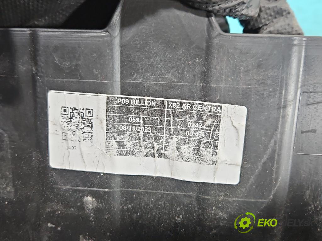 Renault Trafic III 2014 - 2.0 dci 150 hp manual 110 kW 1997 cm3 5- nárazník zadní 850102176S (Klika dveří ostatní)