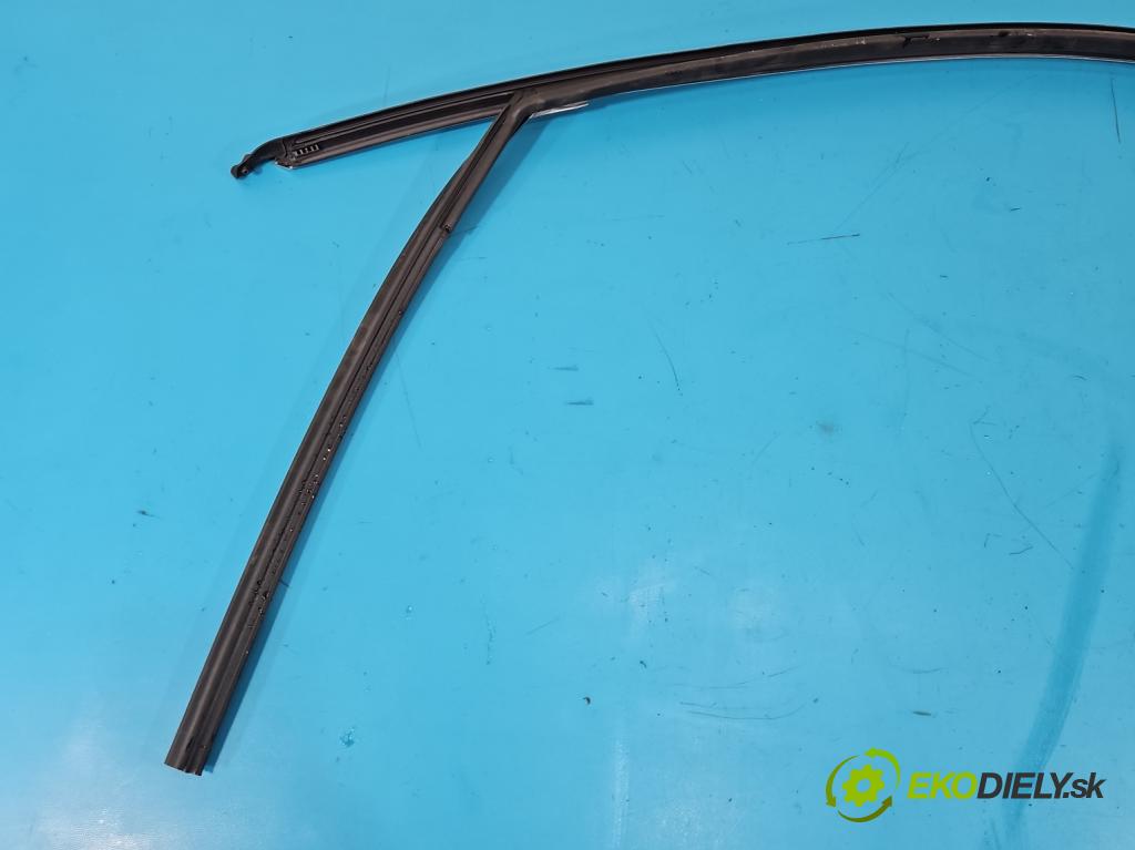 Skoda Superb III 2015-2024 2.0 tdi 150 hp automatic 110 kW 1968 cm3 5- lišta dveře přední pravé 3V0837432