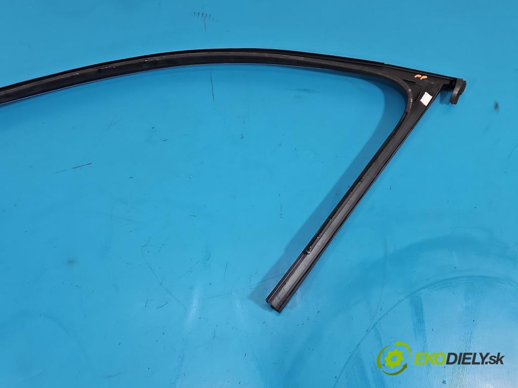 Skoda Superb III 2015-2024 2.0 tdi 150 hp automatic 110 kW 1968 cm3 5- lišta dveře přední pravé 3V0837432