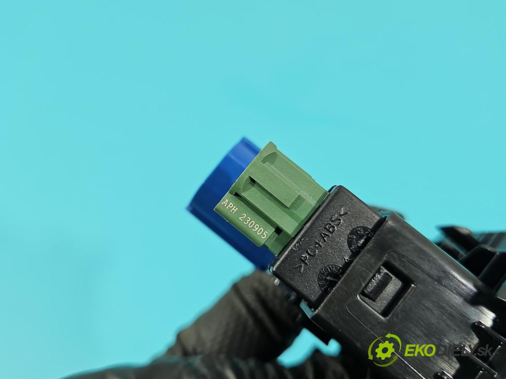 Skoda Superb III 2015-2024 2.0 tdi 150 hp automatic 110 kW 1968 cm3 5- zásuvka USB