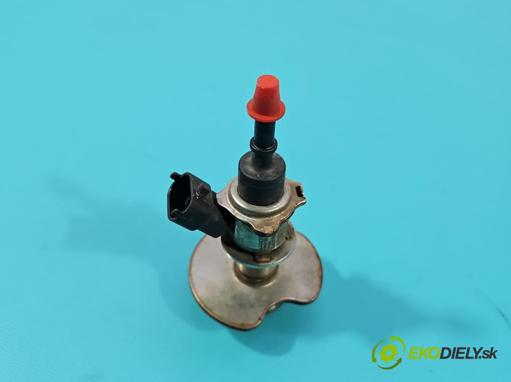 Skoda Superb III 2015-2024 2.0 tdi 150 hp automatic 110 kW 1968 cm3 5- vstřikovač 0444021118 (Vstřikovač paliva)