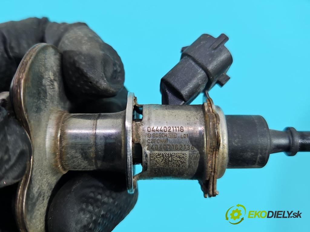 Skoda Superb III 2015-2024 2.0 tdi 150 hp automatic 110 kW 1968 cm3 5- vstřikovač 0444021118 (Vstřikovač paliva)