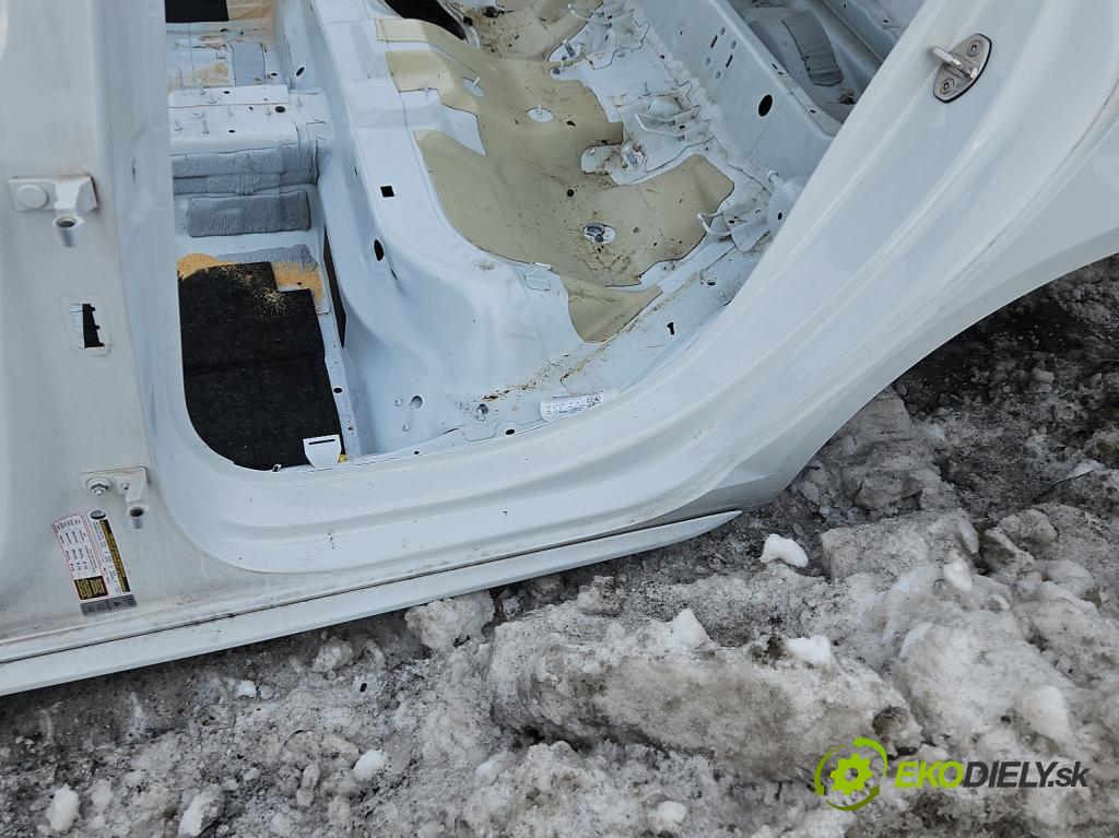 Audi A4 B9 2015-2024 2.0 TFSI 252KM automatic 185 kW 1984 cm3 4- práh levý  (Karoserie ostatní)