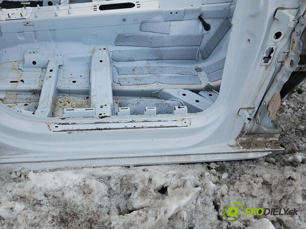 Audi A4 B9 2015-2024 2.0 TFSI 252KM automatic 185 kW 1984 cm3 4- práh pravý  (Karoserie ostatní)