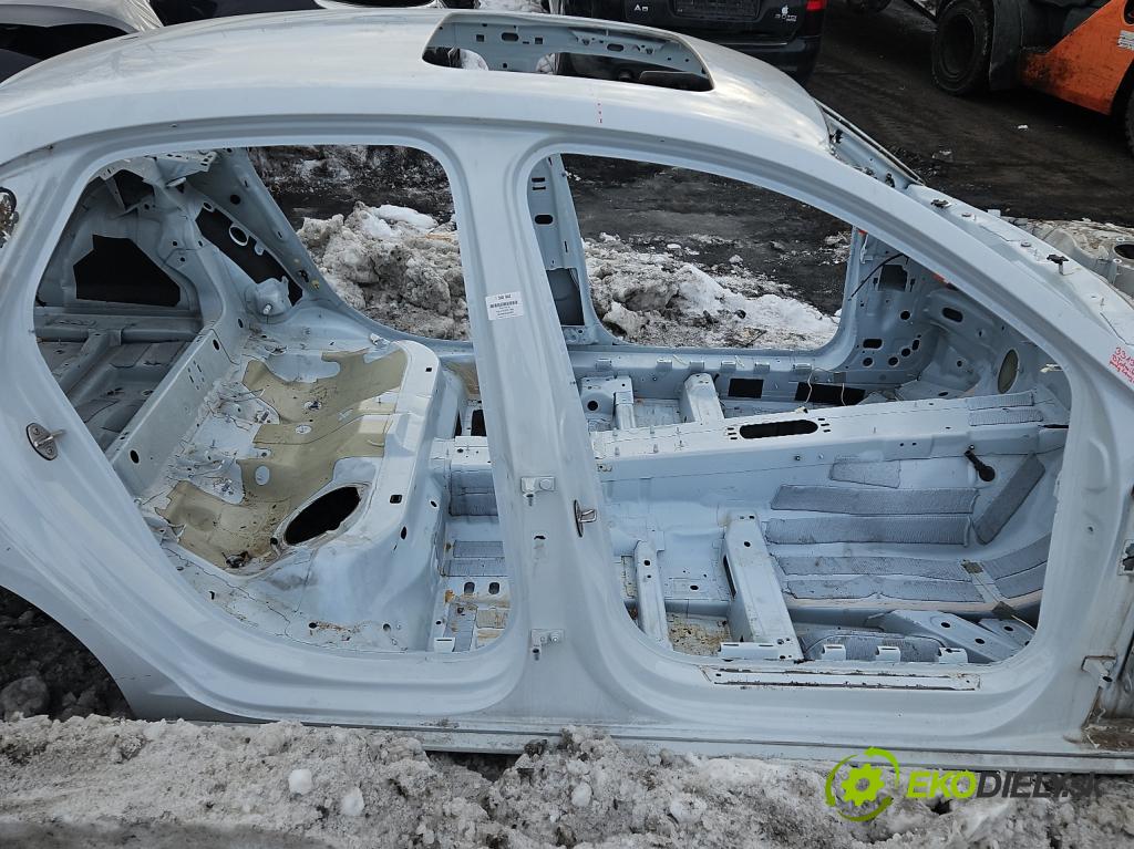 Audi A4 B9 2015-2024 2.0 TFSI 252KM automatic 185 kW 1984 cm3 4- práh pravý  (Karoserie ostatní)