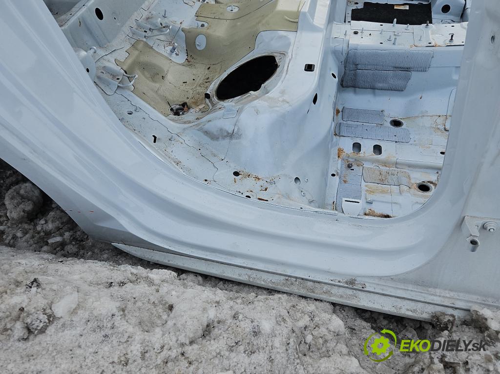 Audi A4 B9 2015-2024 2.0 TFSI 252KM automatic 185 kW 1984 cm3 4- práh pravý  (Karoserie ostatní)