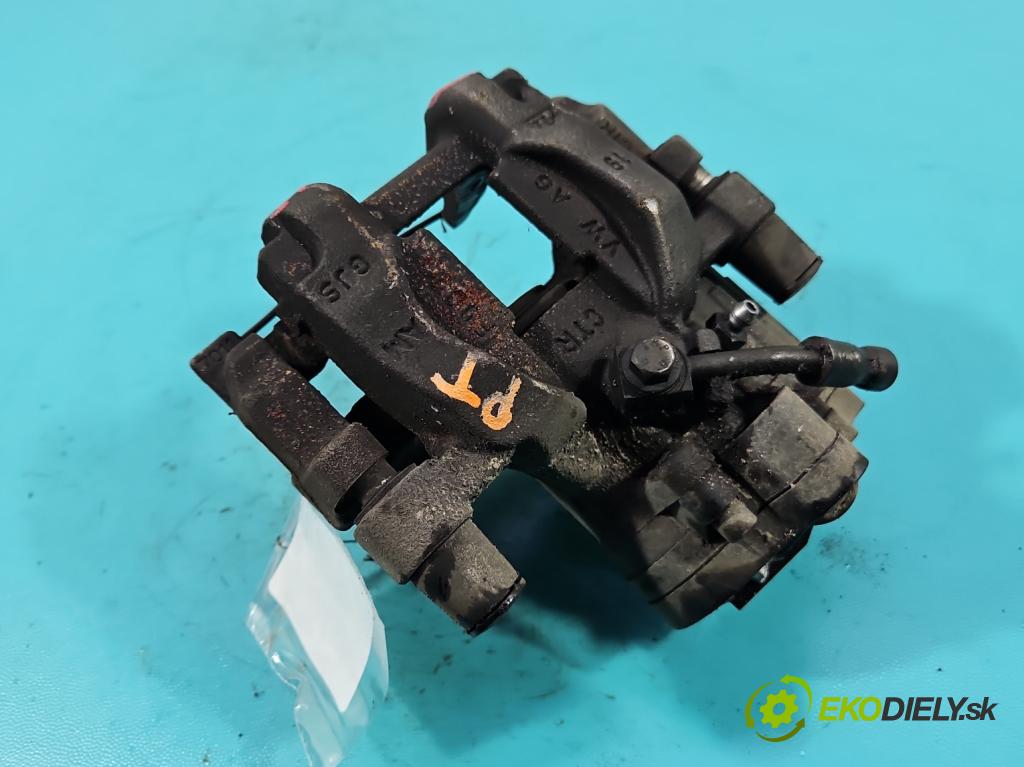 Skoda Superb III 2015-2024 2.0 tdi 150 HP automatic 110 kW 1968 cm3 5- brzdič zadné pravý 3Q0615406 (Kľučka dverí ostatné)