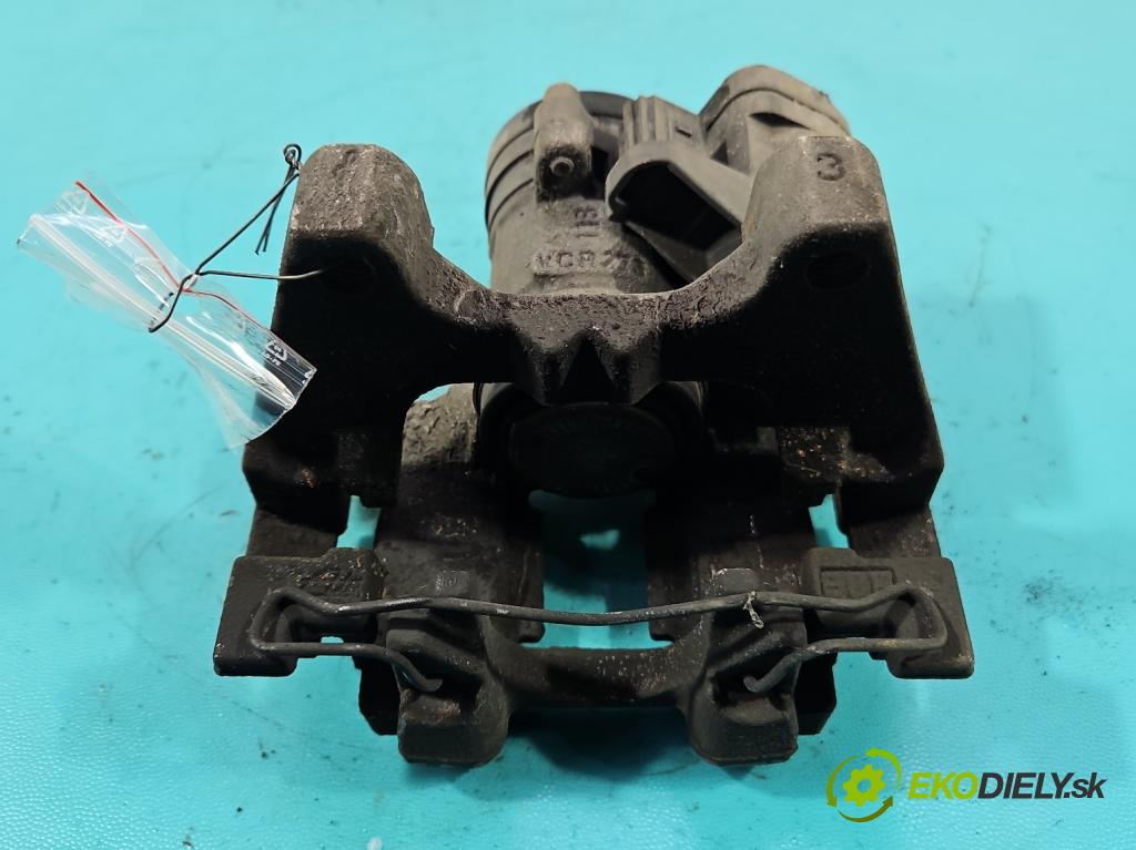 Skoda Superb III 2015-2024 2.0 tdi 150 HP automatic 110 kW 1968 cm3 5- brzdič zadné pravý 3Q0615406 (Kľučka dverí ostatné)