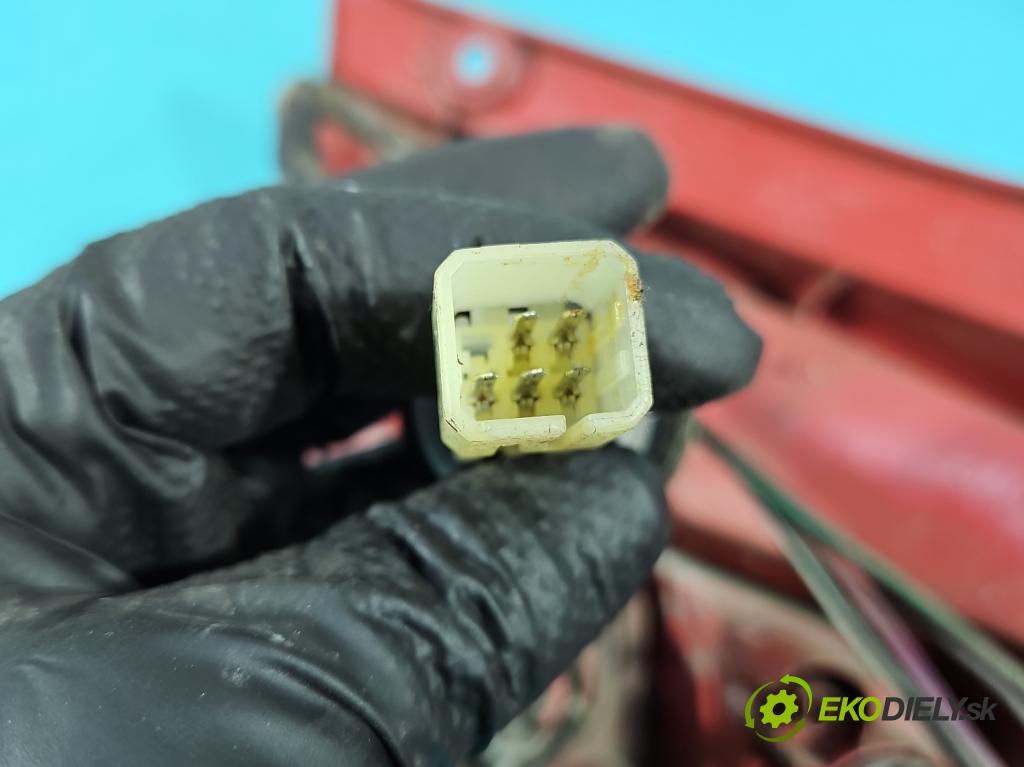 Suzuki Swift Mk6 2005-2010 1.3 16V 92 HP manual 68 kW 1328 cm3 5- svetlo / reflektor zadné ľavé  (Kľučka dverí ostatné)