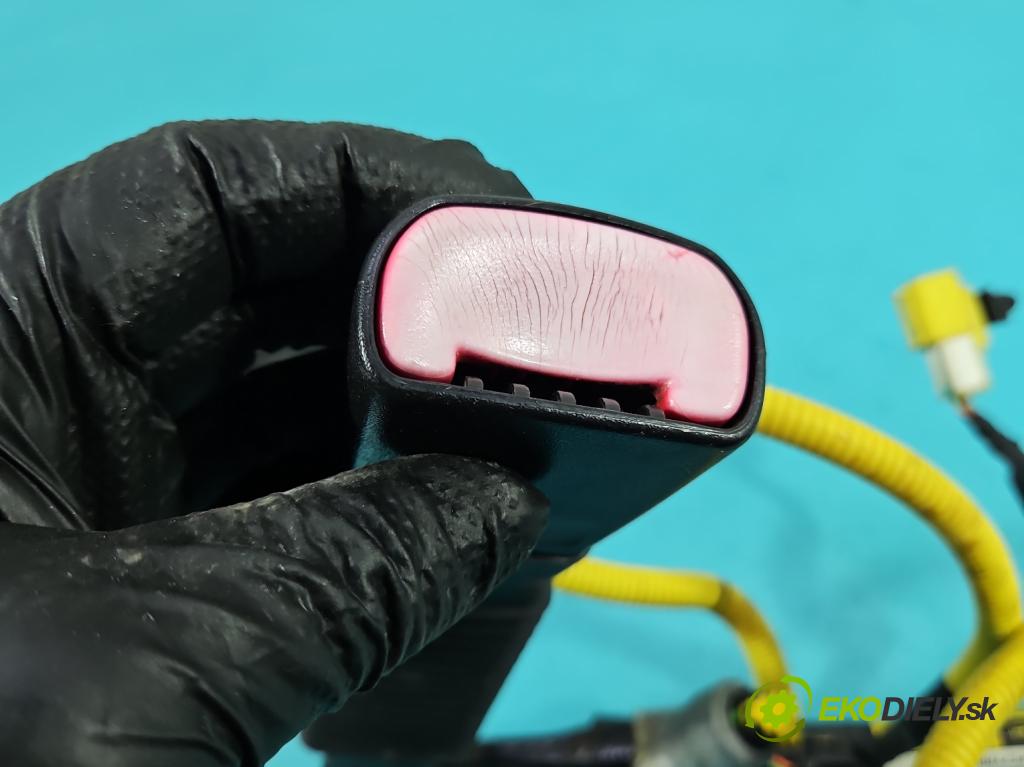 Opel Antara 2006-2015 2.0 cdti 150 HP automatic 110 kW 1991 cm3 5- pas bezpečnosť: predné pravý