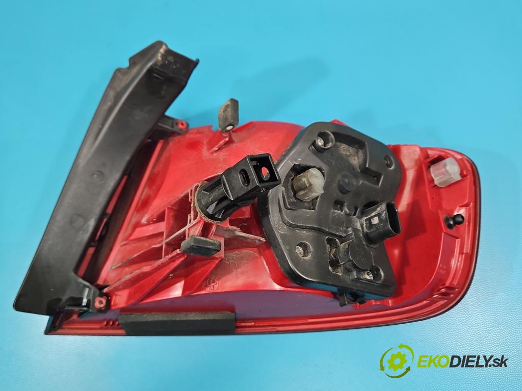 Audi A4 B8 2007-2015 2.0 tdi 136hp manual 100 kW 1968 cm3 4- světlo zadní levé 8K5945095B (Klika dveří ostatní)