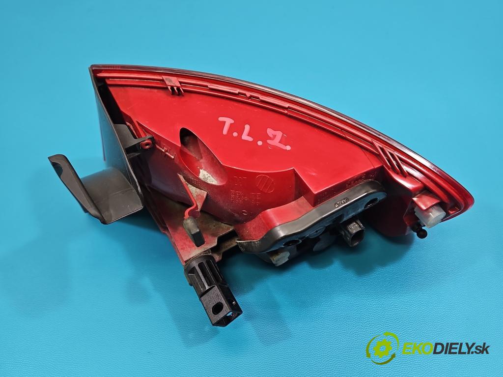 Audi A4 B8 2007-2015 2.0 tdi 136hp manual 100 kW 1968 cm3 4- světlo zadní levé 8K5945095B (Klika dveří ostatní)