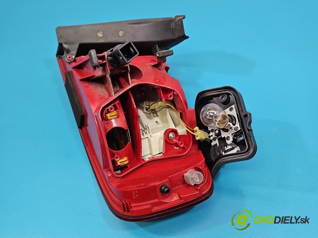 Audi A4 B8 2007-2015 2.0 tdi 136hp manual 100 kW 1968 cm3 4- světlo zadní levé 8K5945095B (Klika dveří ostatní)