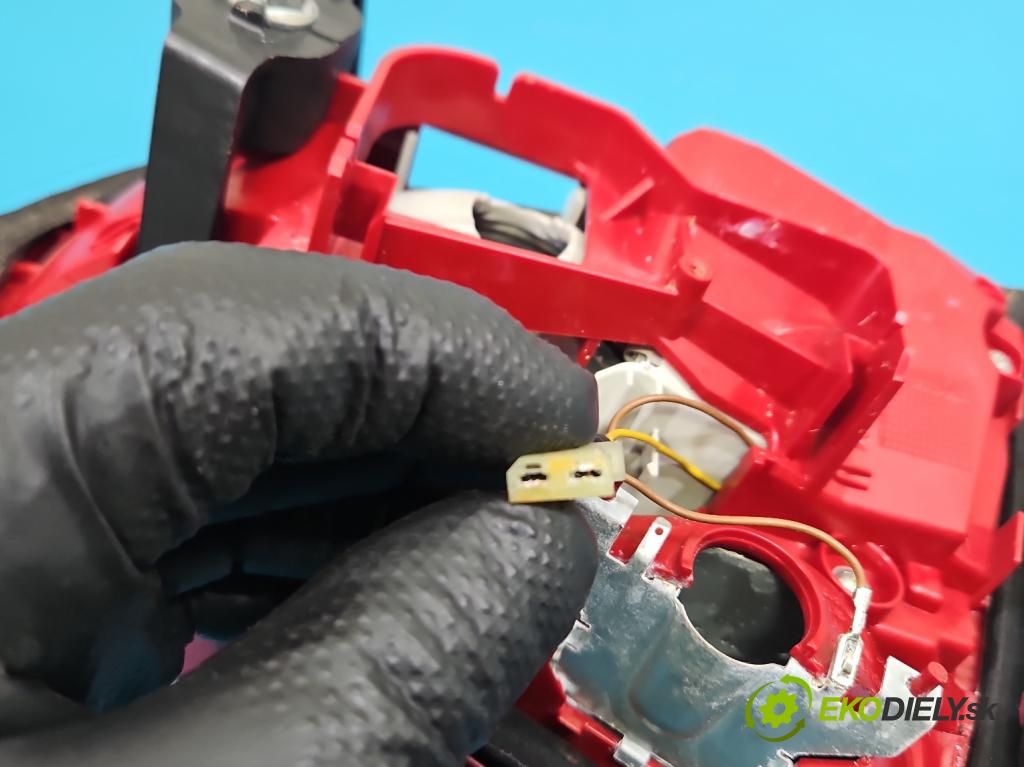 Audi A4 B8 2007-2015 2.0 tdi 136hp manual 100 kW 1968 cm3 4- světlo zadní levé 8K5945093B (Klika dveří ostatní)