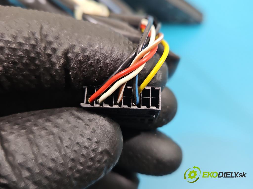 Audi A4 B8 2007-2015 2.0 tdi 136 HP manual 100 kW 1968 cm3 4- zrkadlo ľavé  (Kľučka dverí ostatné)