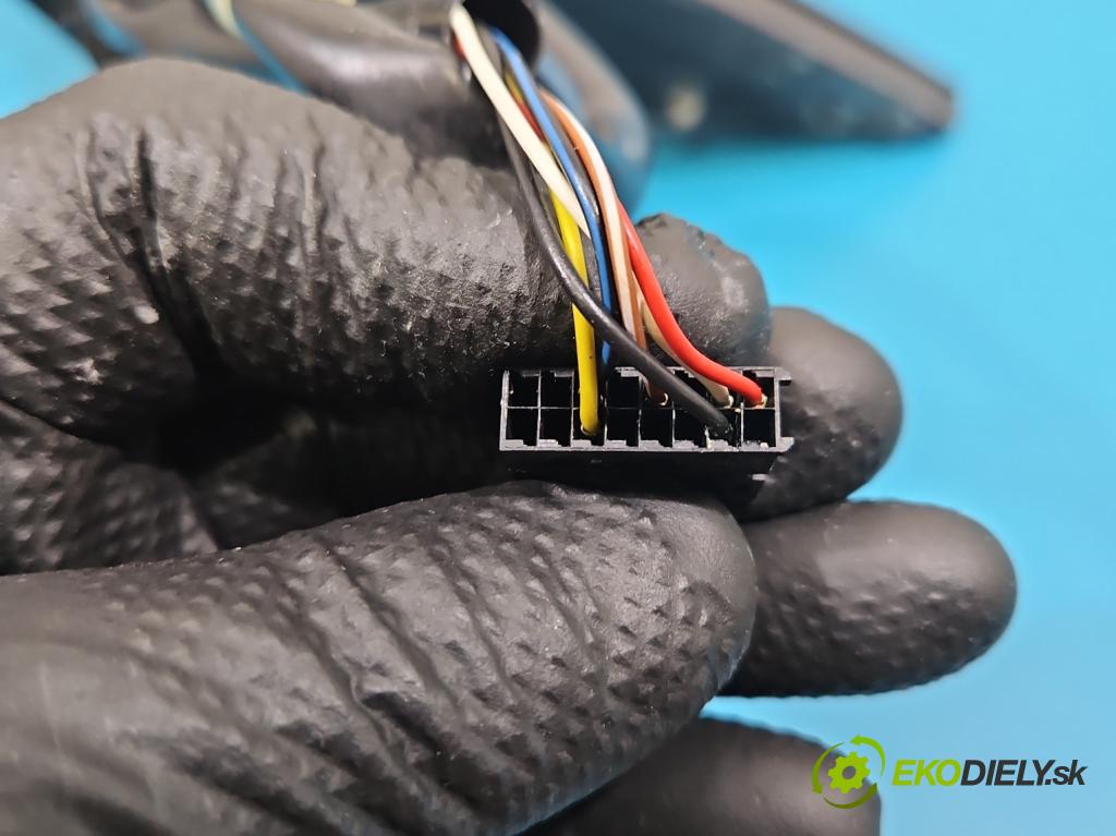 Audi A4 B8 2007-2015 2.0 tdi 136 HP manual 100 kW 1968 cm3 4- zrkadlo ľavé  (Kľučka dverí ostatné)