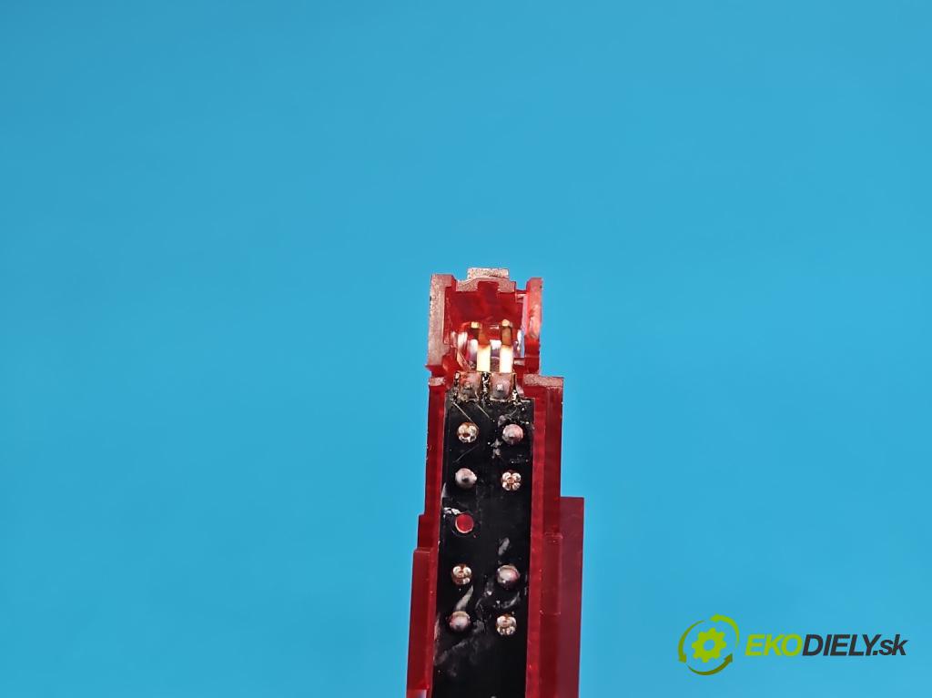 Audi A4 B8 2007-2015 2.0 tdi 136hp manual 100 kW 1968 cm3 4- světlo: