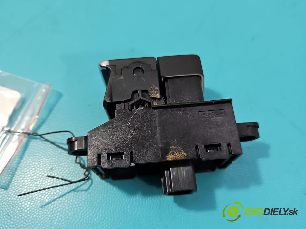 Mazda 6 III GJ 2012-2024 2.0 16V 145 hp automatic 107 kW 1998 cm3 5- Přepínač brzda: ručního  (Páčky pod volantem)