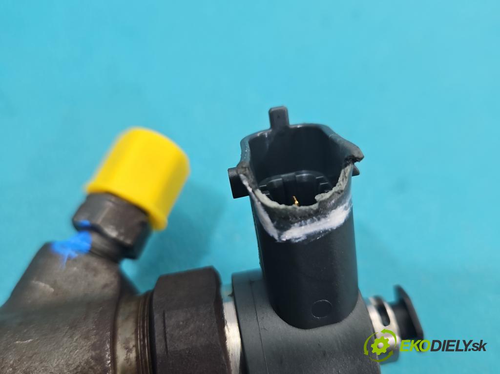 Opel Meriva B 2010-2017 1.3 cdti 75 HP manual 55 kW 1248 cm3 5- vstrek 0445110326 (Vstrekovač paliva)