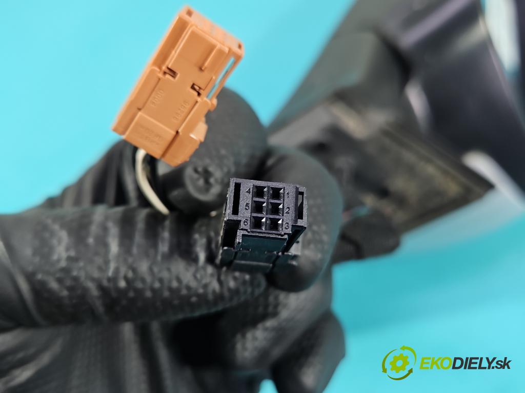 Peugeot 208 I 2012-2019 1.2 12V 82 HP manual 60 kW 1199 cm3 5- zrkadlo ľavé  (Kľučka dverí ostatné)