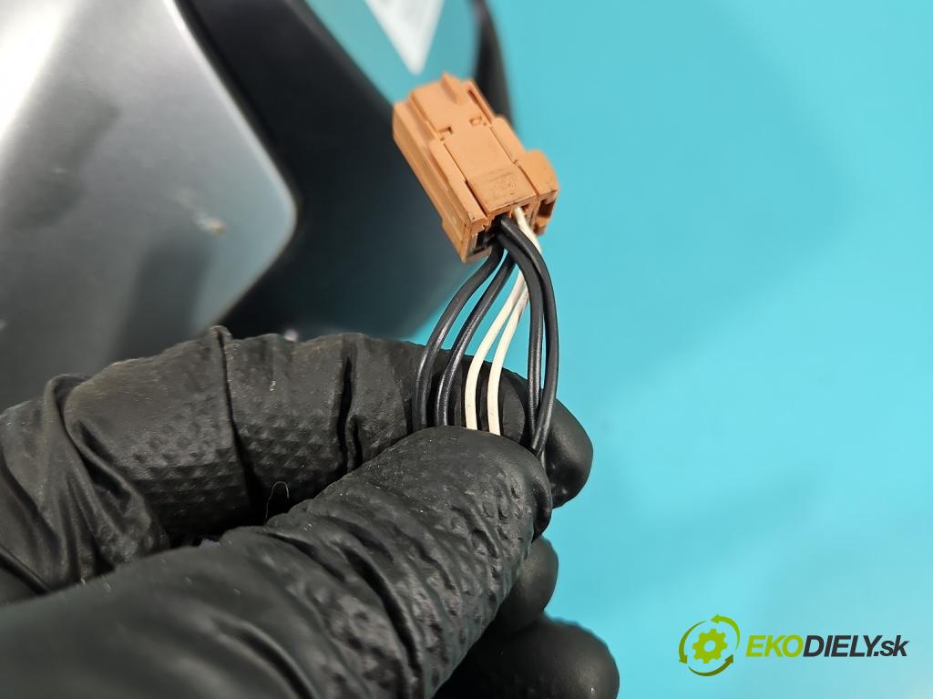 Peugeot 208 I 2012-2019 1.2 12V 82 HP manual 60 kW 1199 cm3 5- zrkadlo pravé  (Kľučka dverí ostatné)