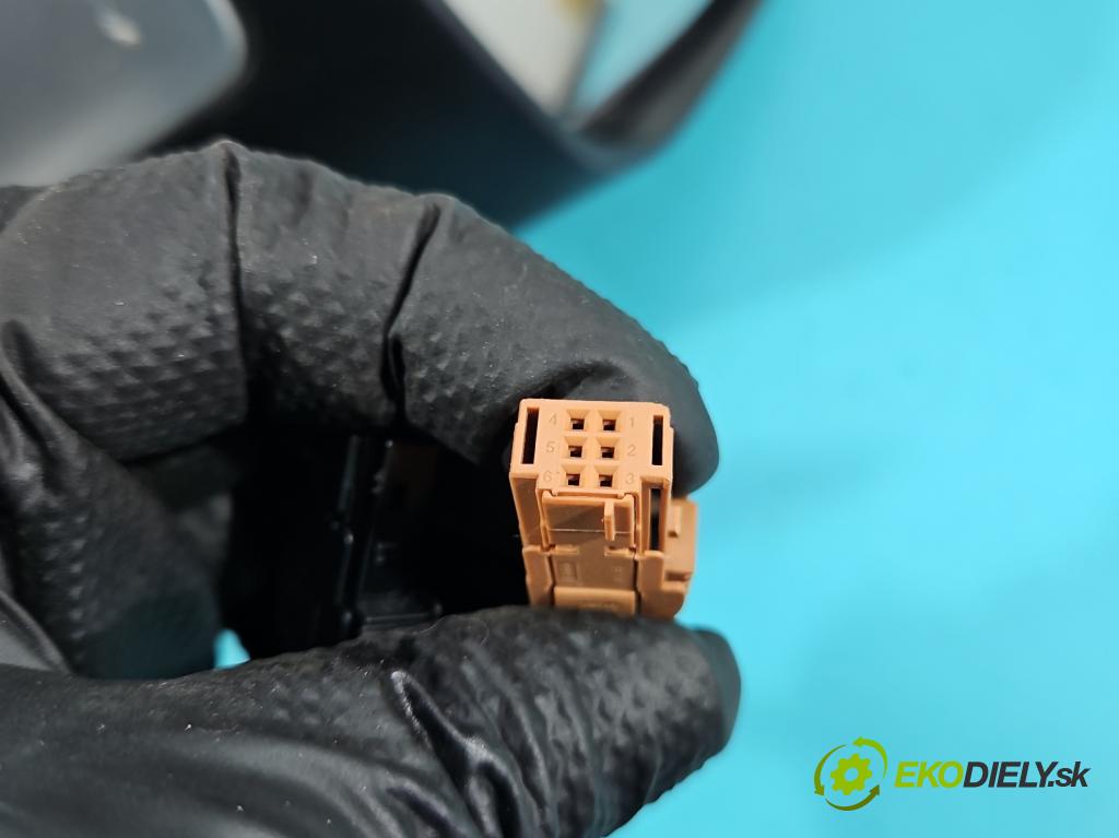 Peugeot 208 I 2012-2019 1.2 12V 82 HP manual 60 kW 1199 cm3 5- zrkadlo pravé  (Kľučka dverí ostatné)