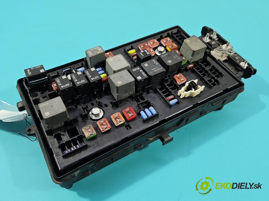 Opel Insignia A 2008-2017 2.0 cdti 131 hp manual 96 kW 1956 cm3 5- skříňka pojistková 22953004 (Pojistková skříňka)