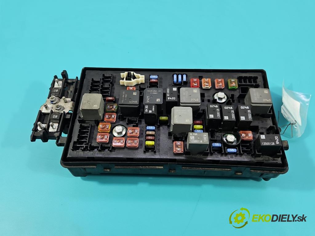 Opel Insignia A 2008-2017 2.0 cdti 131 hp manual 96 kW 1956 cm3 5- skříňka pojistková 22953004 (Pojistková skříňka)