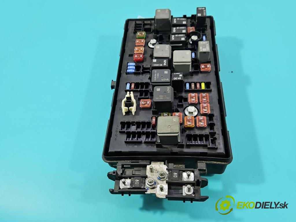 Opel Insignia A 2008-2017 2.0 cdti 131 hp manual 96 kW 1956 cm3 5- skříňka pojistková 22953004 (Pojistková skříňka)