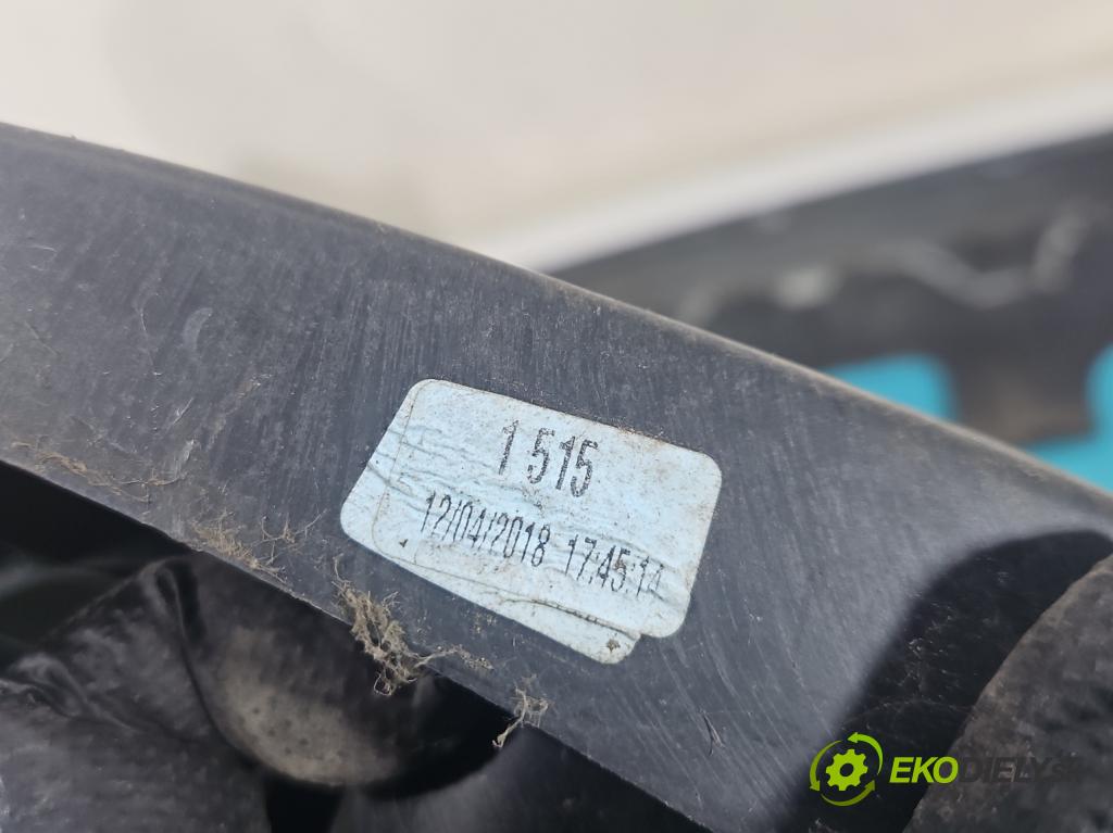 Peugeot 308 II 2013-2021 1.2 12V 110 hp manual 81 kW 1199 cm3 5- nárazník zadní  (Klika dveří ostatní)