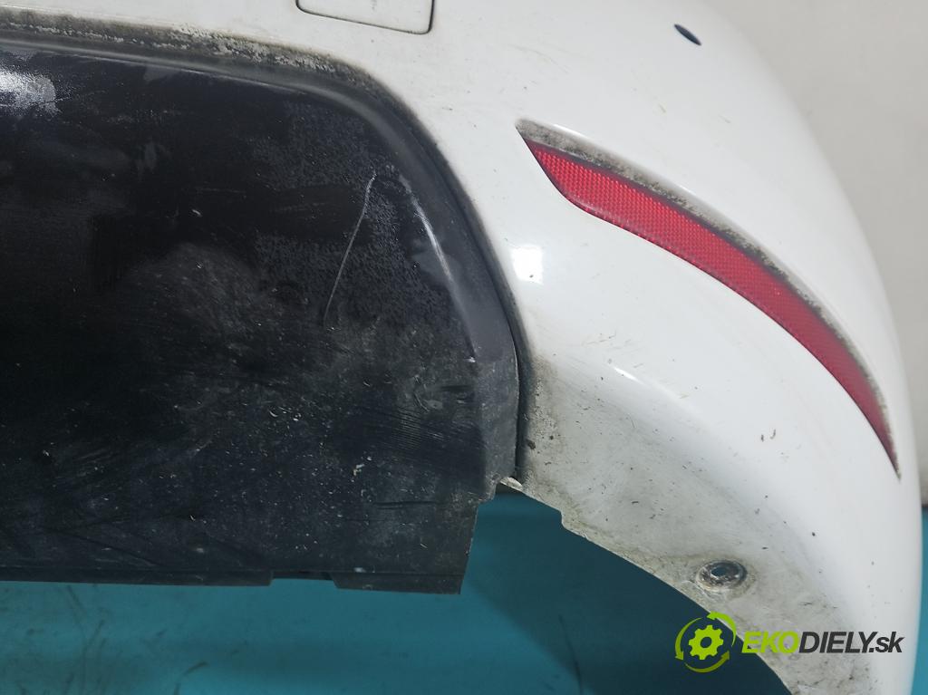 Peugeot 308 II 2013-2021 1.2 12V 110 hp manual 81 kW 1199 cm3 5- nárazník zadní  (Klika dveří ostatní)