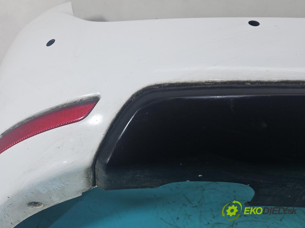 Peugeot 308 II 2013-2021 1.2 12V 110 hp manual 81 kW 1199 cm3 5- nárazník zadní  (Klika dveří ostatní)