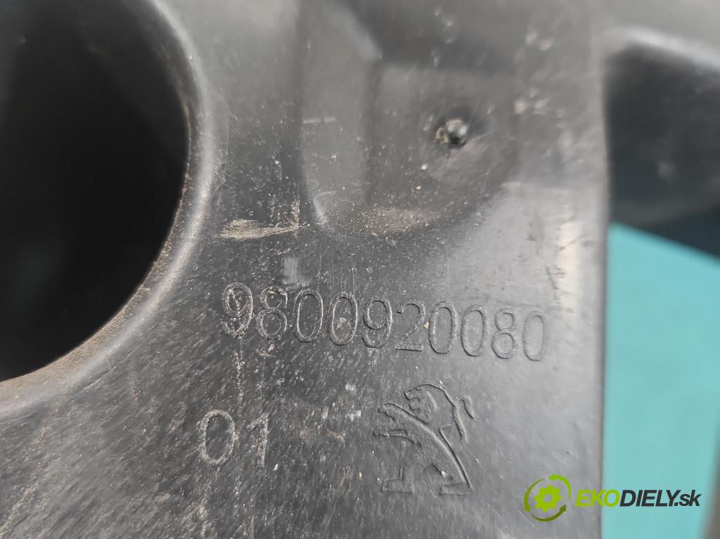 Peugeot 308 II 2013-2021 1.2 12V 110 hp manual 81 kW 1199 cm3 5- nárazník zadní  (Klika dveří ostatní)