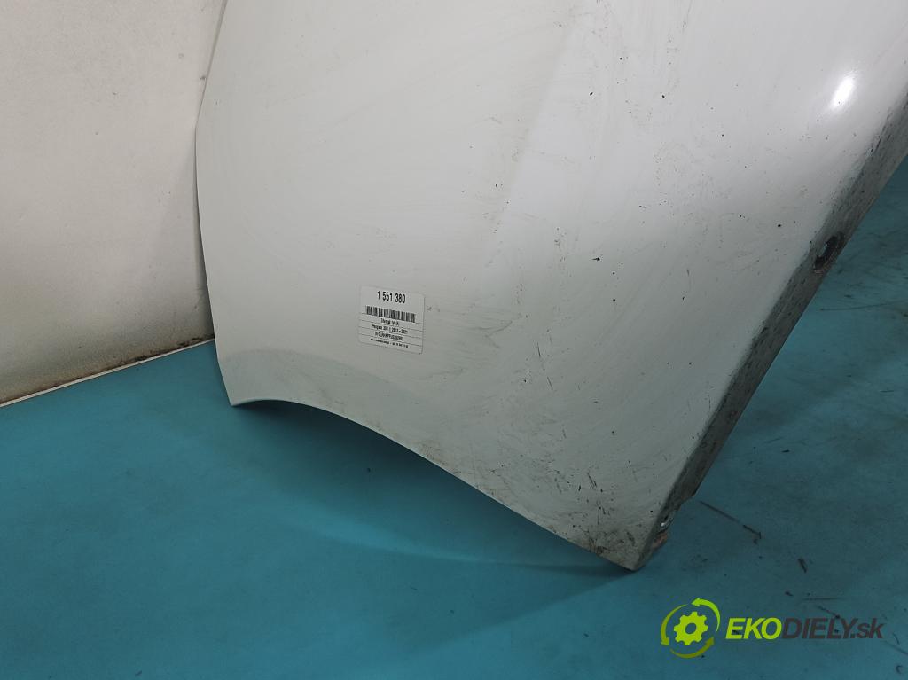 Peugeot 308 II 2013-2021 1.2 12V 110 hp manual 81 kW 1199 cm3 5- nárazník zadní  (Klika dveří ostatní)