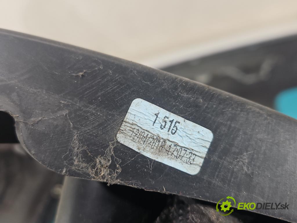 Peugeot 308 II 2013-2021 1.2 12V 110 hp manual 81 kW 1199 cm3 5- nárazník zadní  (Klika dveří ostatní)