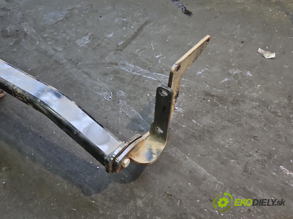 Peugeot 308 II 2013-2021 1.2 12V 110 HP manual 81 kW 1199 cm3 5- Hák: vlečení: (Ťažné zariadenie)