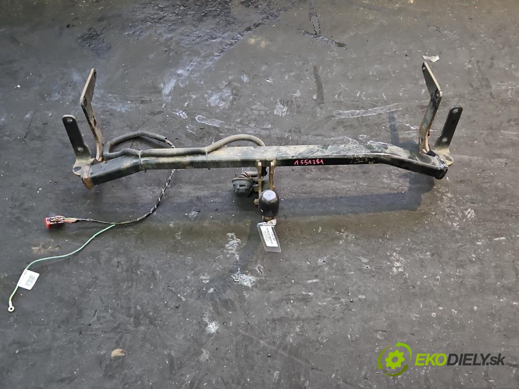 Peugeot 308 II 2013-2021 1.2 12V 110 HP manual 81 kW 1199 cm3 5- Hák: vlečení:  (Ťažné zariadenie)