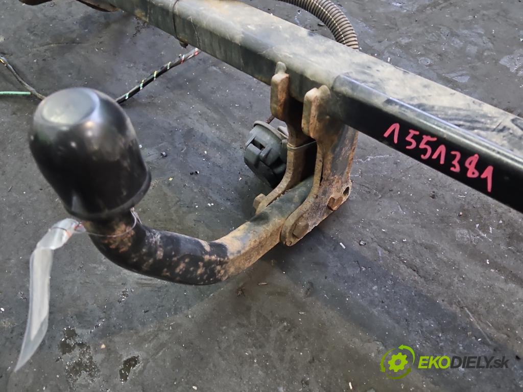 Peugeot 308 II 2013-2021 1.2 12V 110 HP manual 81 kW 1199 cm3 5- Hák: vlečení: (Ťažné zariadenie)