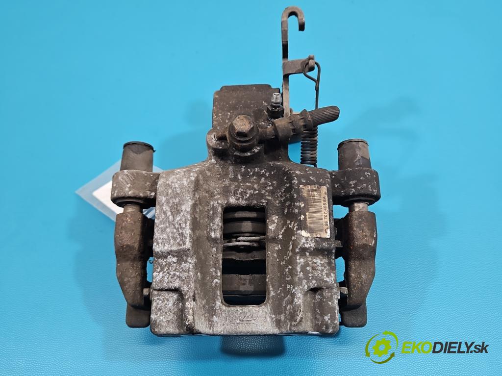 Peugeot 308 II 2013-2021 1.2 12V 110 hp manual 81 kW 1199 cm3 5- brzdič zadní pravý 967074058A (Klika dveří ostatní)