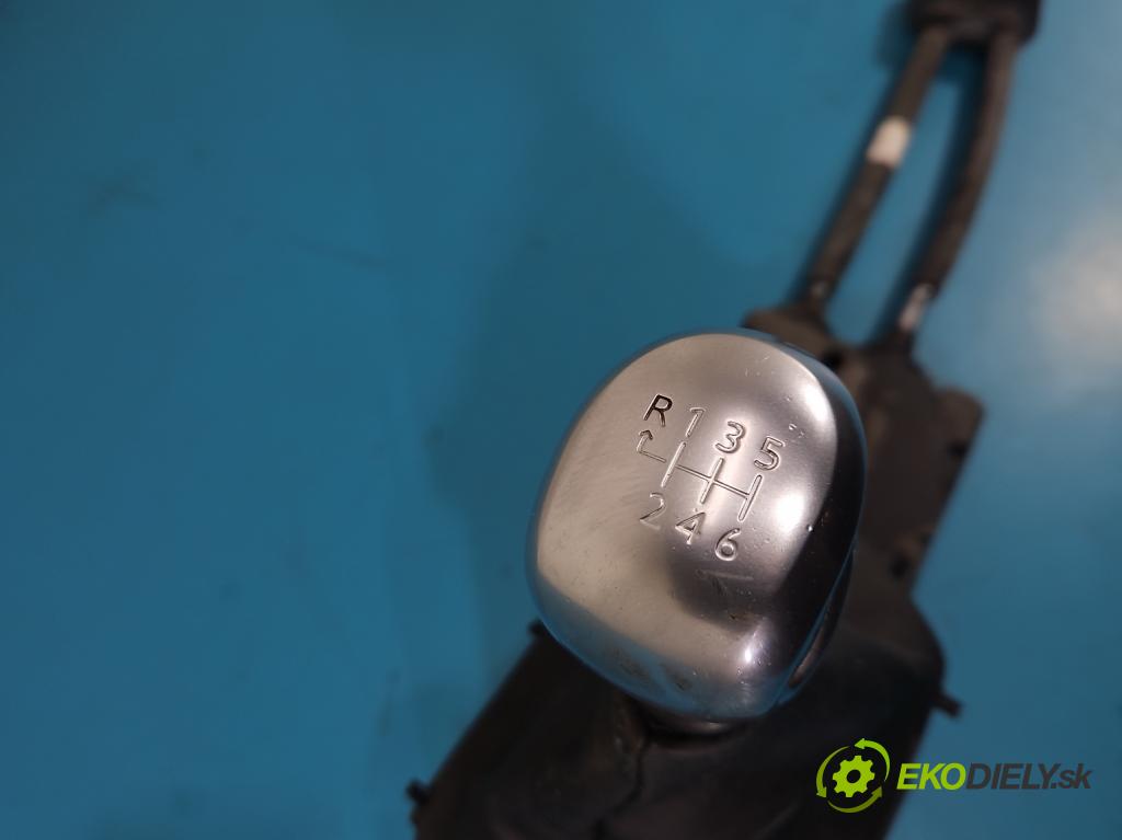 Peugeot 308 II 2013-2021 1.2 12V 110 HP manual 81 kW 1199 cm3 5- Páka: Změny: stupeň,rýchlosť 9619568 (Rýchlostná páka (kulisa))