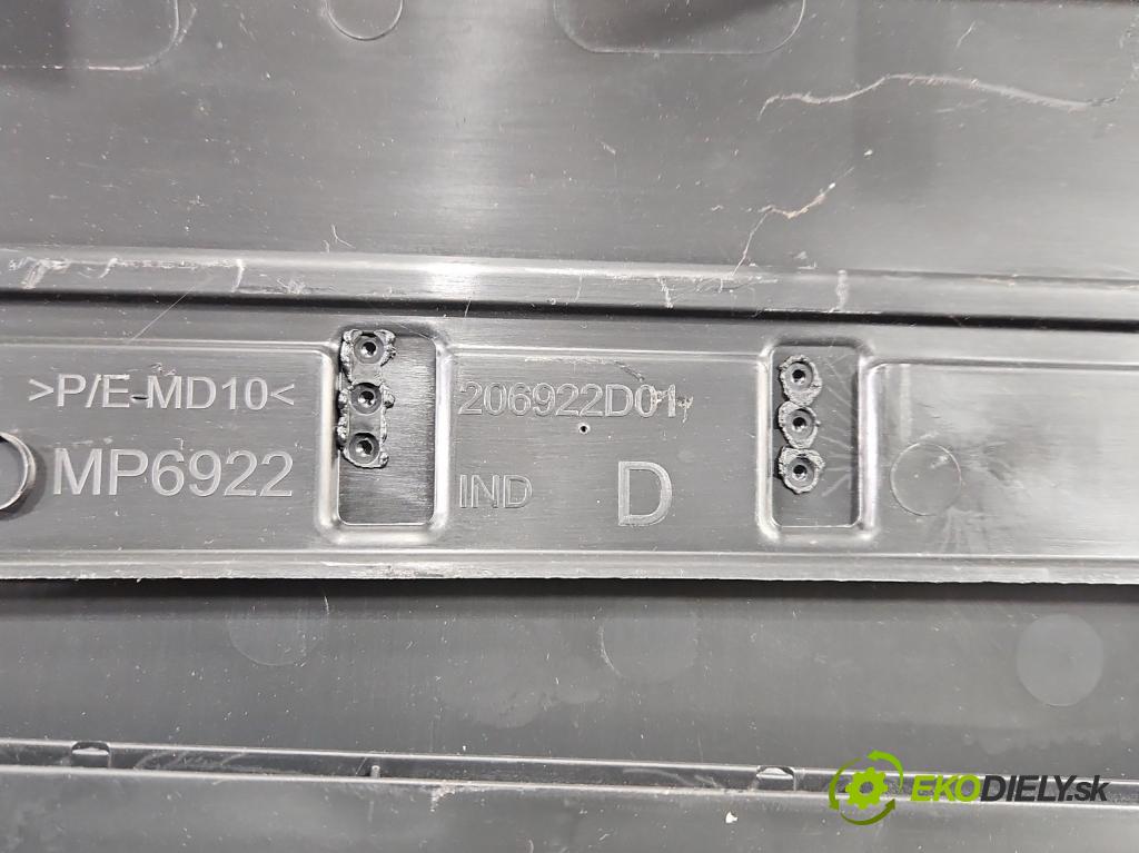 Peugeot 308 II 2013-2021 1.2 12V 110 hp manual 81 kW 1199 cm3 5- Tapacír: kufra: pravé 98217877ZD